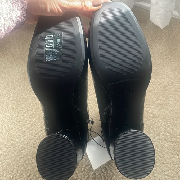 NWT H&M 8.5 Boots - Picture 5 of 6